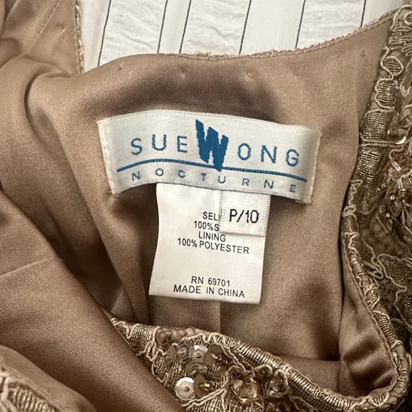 Elegant Sue Wong designer Gold Sequin Evening Dress with lace and slit up front. - Picture 6 of 8